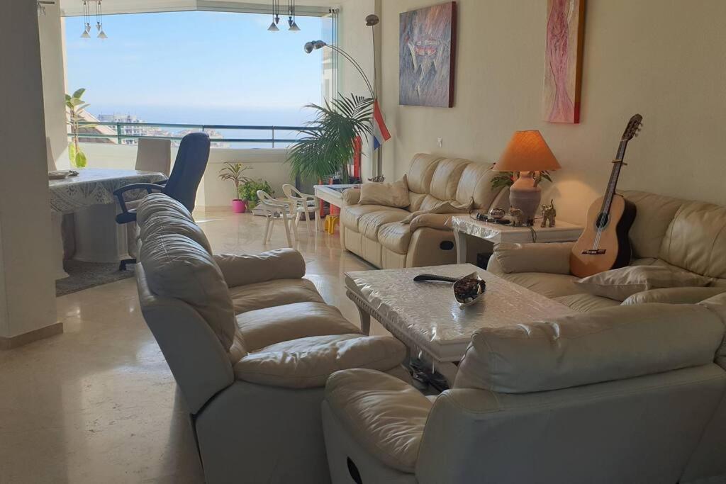 Апартаменты Luxury Penthouse With Sea&Mountain Views & Hot Tub - Tranquility & Rest Бенальмадена Экстерьер фото
