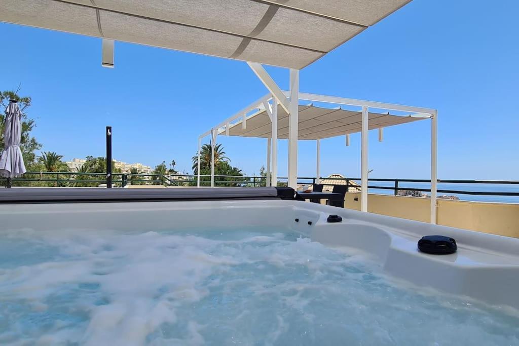 Апартаменты Luxury Penthouse With Sea&Mountain Views & Hot Tub - Tranquility & Rest Бенальмадена Экстерьер фото